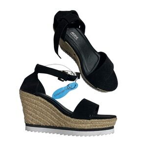 Ardene Black and Tan Wedges